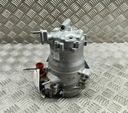 Volvo XC40 Air conditioning (A/C) compressor (pump) 32369666