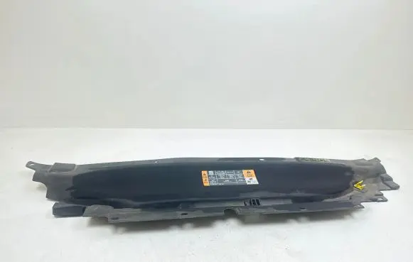 Ford Fusion II Radiator trim DS7316613AF