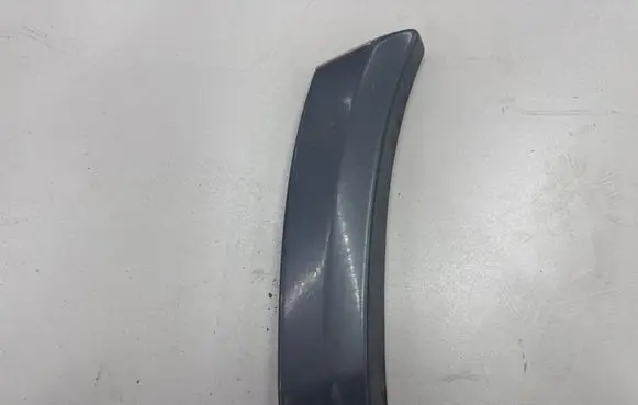 Rear fender molding trim