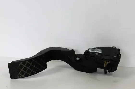 Volkswagen PASSAT B5 Accelerator throttle pedal 8D1721523J