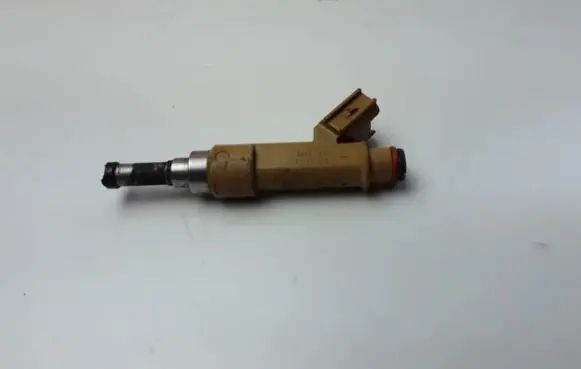 Toyota RAV 4 (XA30) Fuel injector 2325037010