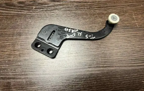 Volkswagen Transporter - Caravelle T5 Sliding door upper roller guide/hinge 7H0843436E
