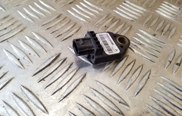 Mitsubishi Outlander Airbag deployment crash/impact sensor 8651A002