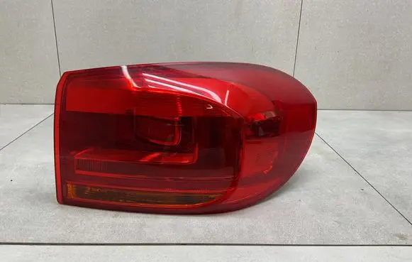 Volkswagen Tiguan Rear/tail lights 5N0945096Q
