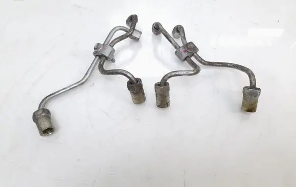 Toyota Avensis T250 Fuel injector supply line/pipe 