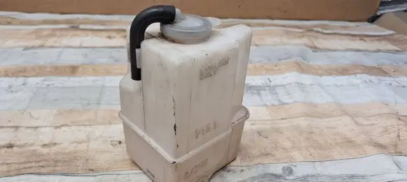 Mazda Premacy Coolant expansion tank/reservoir 823021096