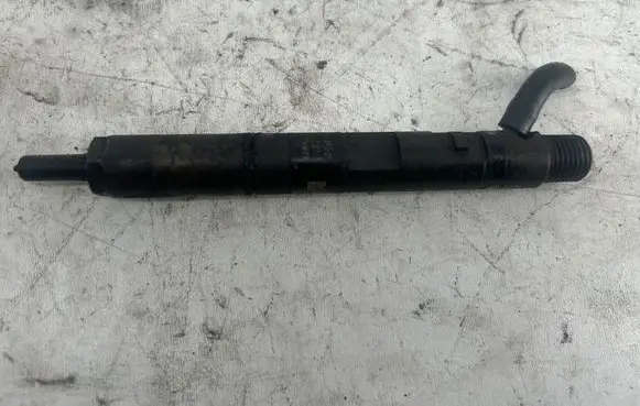Dacia Duster Fuel injector 166001137R H8200421897 28232251