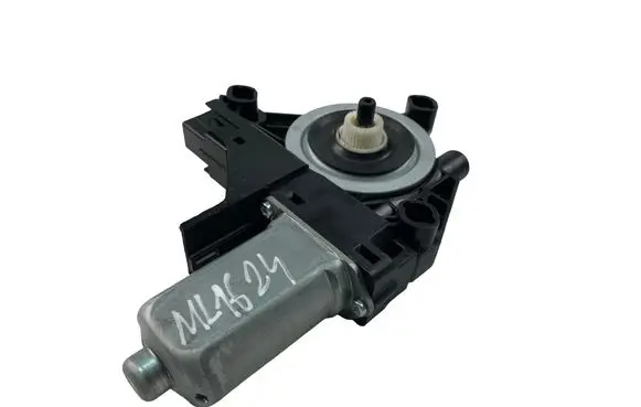 Volvo V40 Front door window regulator motor 966268103