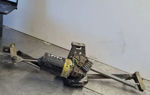 Front wiper linkage