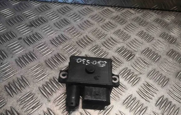 BMW 5 E60 E61 Glow plug pre-heat relay 8591723 12218591723