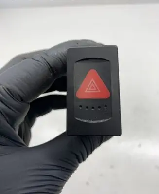 Volkswagen PASSAT B5 Hazard light switch 3B0953235D