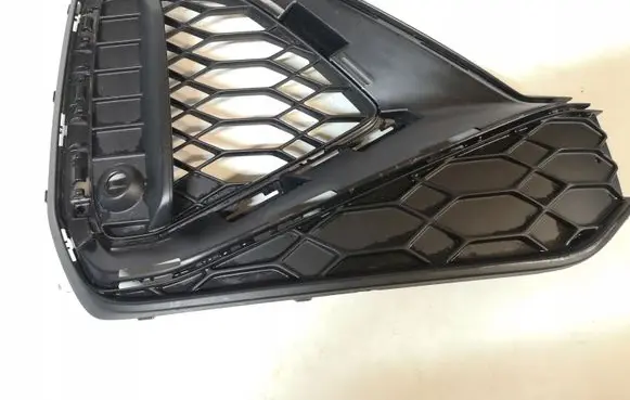 Audi Q2 - Front bumper lower grill 81A807882Q