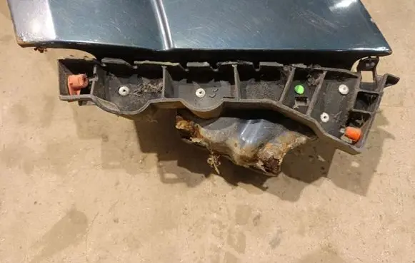 Opel Zafira B Front bumper mounting bracket 000137794