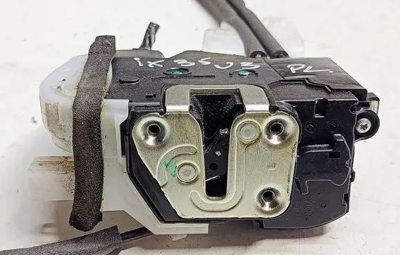 Hyundai ix35 Front door lock 813102Y010U3 813102Y010