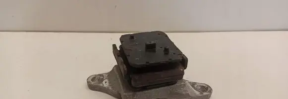 Radiator mount bracket
