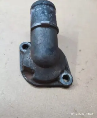 Hyundai Santa Fe Thermostat housing 