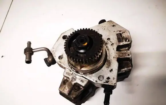 BMW 7 E65 E66 Fuel injection high pressure pump 7793650 0445010108