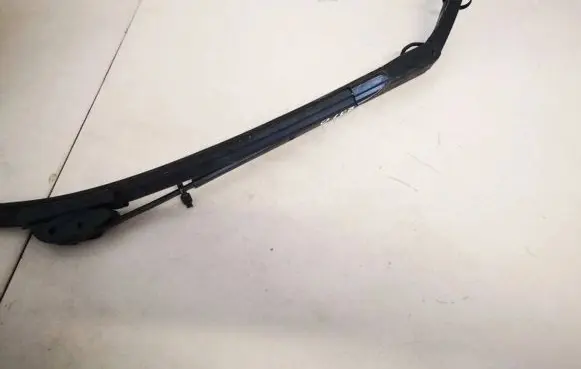 Toyota Land Cruiser (J100) Front wiper blade arm