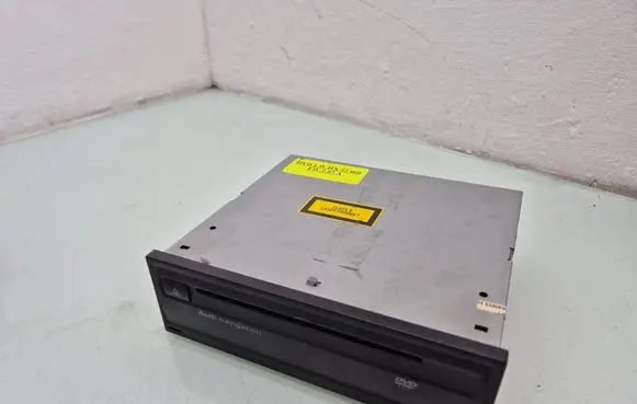 Audi A6 S6 C6 4F Navigation unit CD/DVD player 4E0910887L 4E0919887C