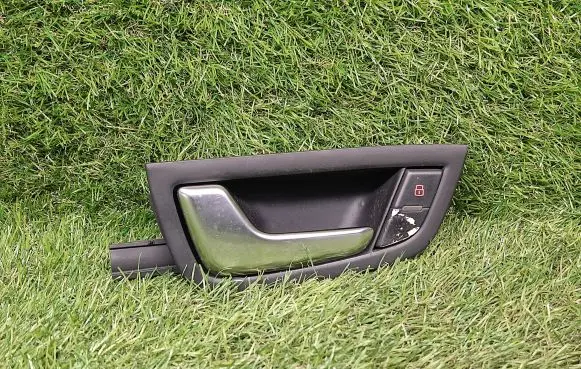 Audi A8 S8 D3 4E Front door interior handle 4E0837019 4E0839019