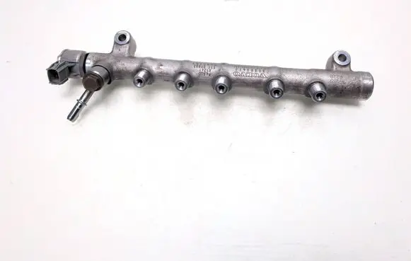 Volvo XC60 Fuel main line pipe 31303612 8T105844