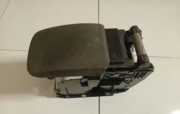 Volkswagen Jetta V Armrest 1K5864251B