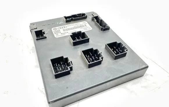 Audi A4 S4 B8 8K Comfort/convenience module 8K0907063L 07025001 F005V00854
