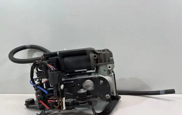 BMW 5 G30 G31 G38 Air suspension compressor/pump 6886721