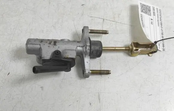Toyota Yaris Clutch master cylinder 31420-16020