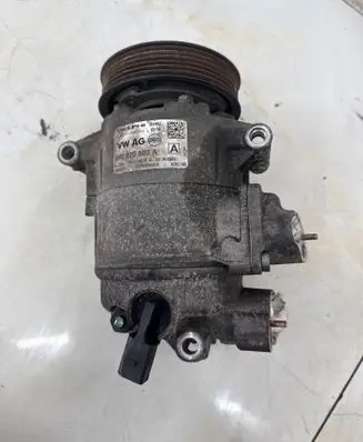 Volkswagen Jetta V Air conditioning (A/C) compressor (pump) 5N0820803A 01140562 01040104049D
