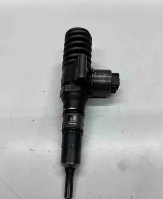 Volkswagen Golf V Fuel injector 03G130073G