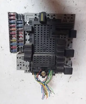 Volvo V70 Fuse module 30679527 04W104 08696098