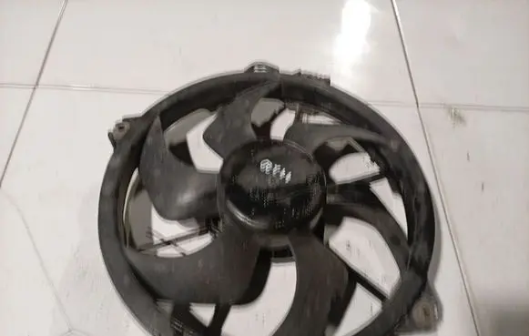 Citroen C4 Grand Picasso Radiator cooling fan shroud 