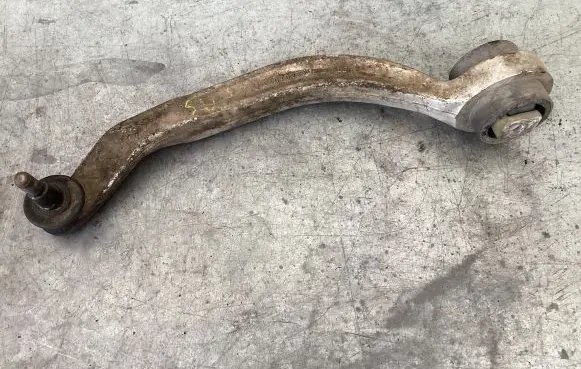 Volkswagen PASSAT B5 Front lower control arm/wishbone 4D04076953