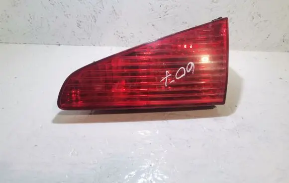 Peugeot 607 Tailgate rear/tail lights
