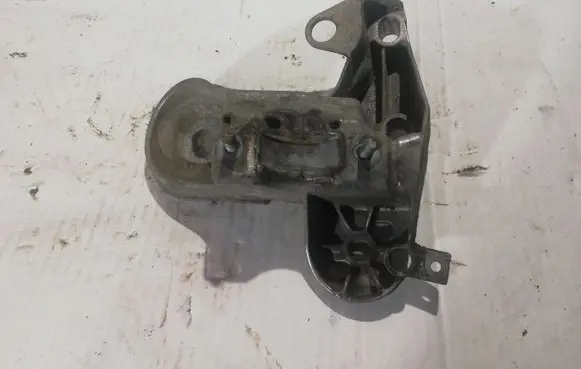 Audi A4 S4 B6 8E 8H Engine mounting bracket 8E0199352