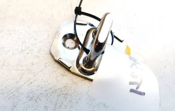 Lexus IS 220D-250-350 Front door lock loop/hook striker 