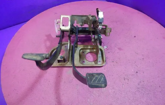 Suzuki Swift I Pedal assembly 49600-62J50-000