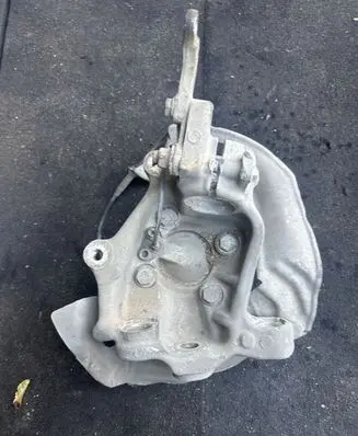 BMW 5 E39 Front wheel hub spindle knuckle
