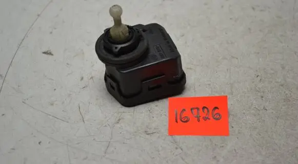 Volkswagen Bora Headlight level adjustment motor 1J0941295C