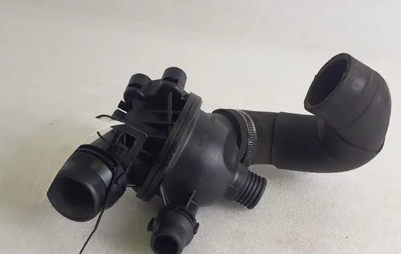Thermostat/thermostat housing