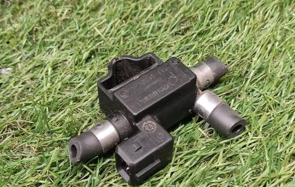 Opel Astra K Vacuum valve 55573259 70335106