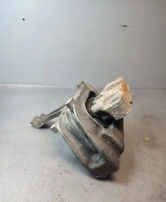 Engine mount bracket