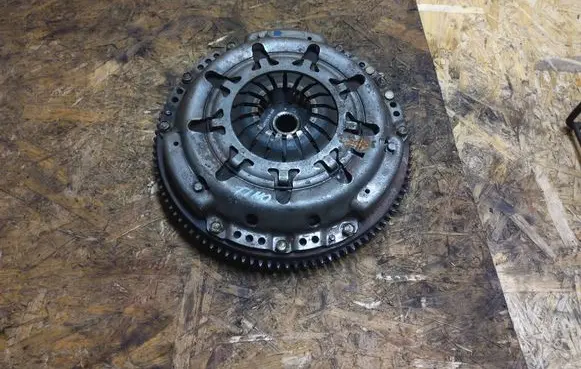 Nissan Almera Tino Clutch set kit LUK 30100BN300
