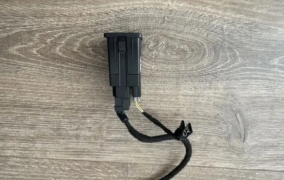 Ford Mondeo MK V USB socket connector HC3T14F014DC
