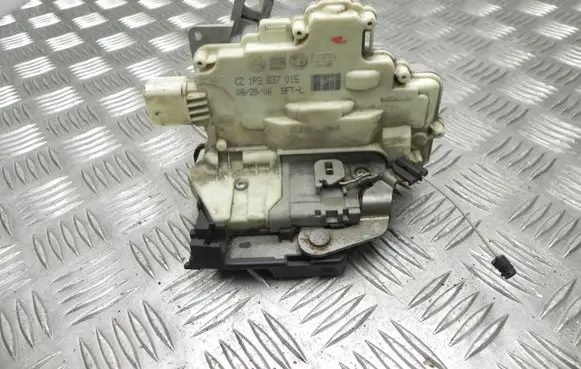 Volkswagen Eos Loading door lock 1P2837015 T5813