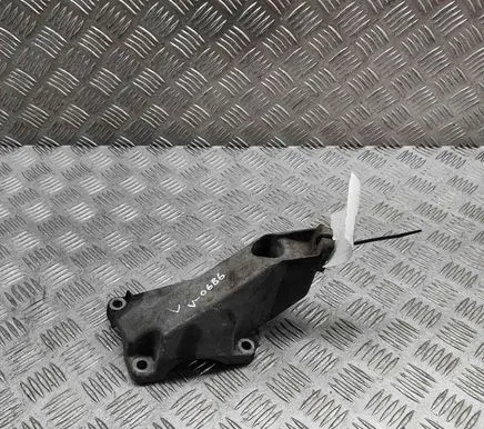 Audi A4 S4 B6 8E 8H Engine mounting bracket 8E0199307A