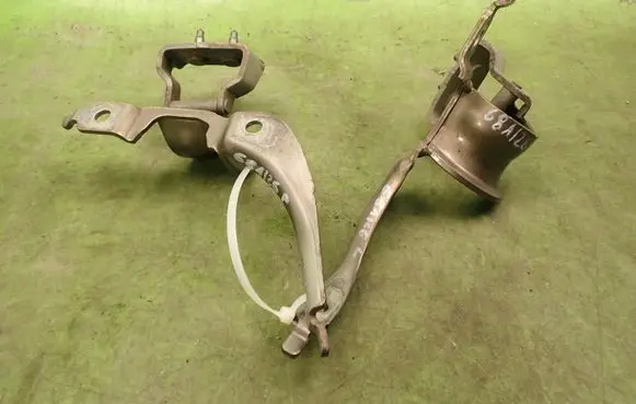 Audi A4 S4 B7 8E 8H Tailgate/trunk/boot hinge