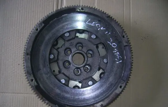Seat Leon (1P) Dual mass flywheel 06F105266F