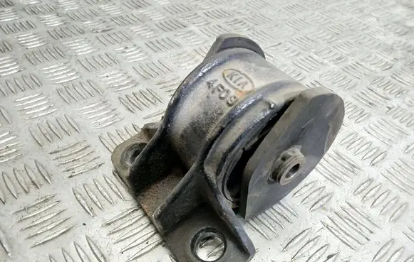 KIA Carens I Engine mount bracket 